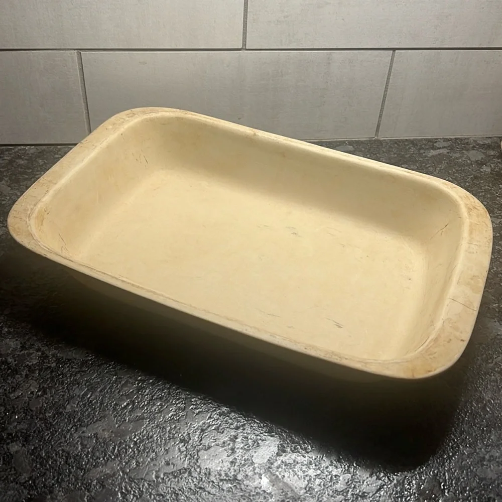 14x9 rectangle stoneware baker. HUEY-CHANG. Pre seasoned. Very good condition